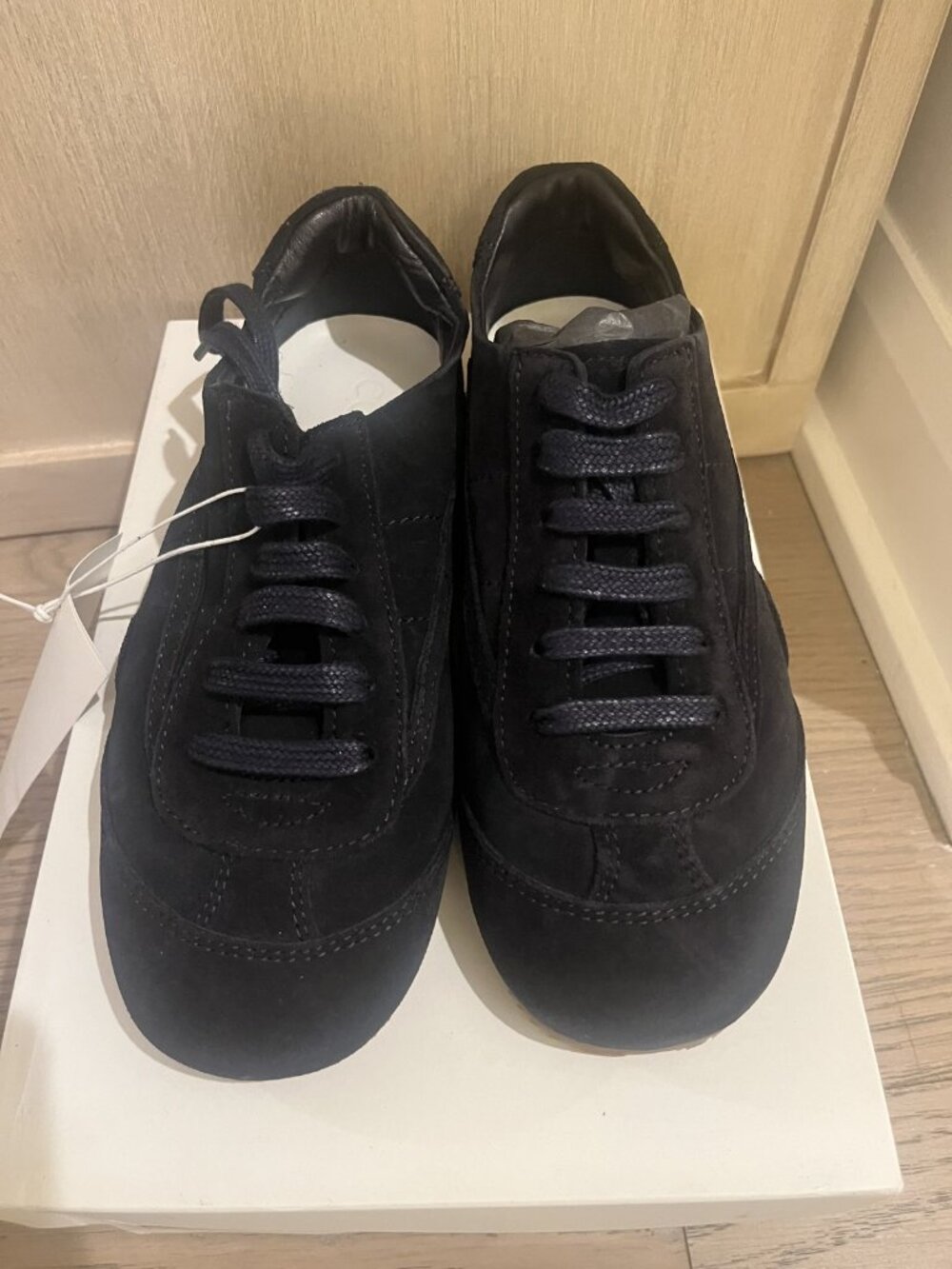 NWT COS Minimal Leather Sneakers Navy US6 / EU36